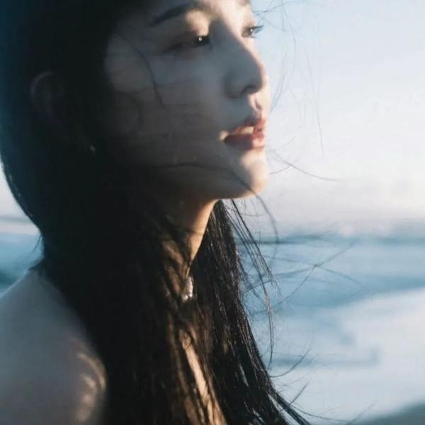 窃窃私语